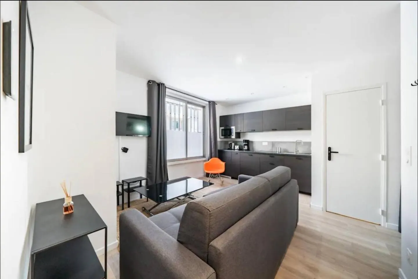 Apartment Studio Steps From The Palace, Beach, City Center Cannes France