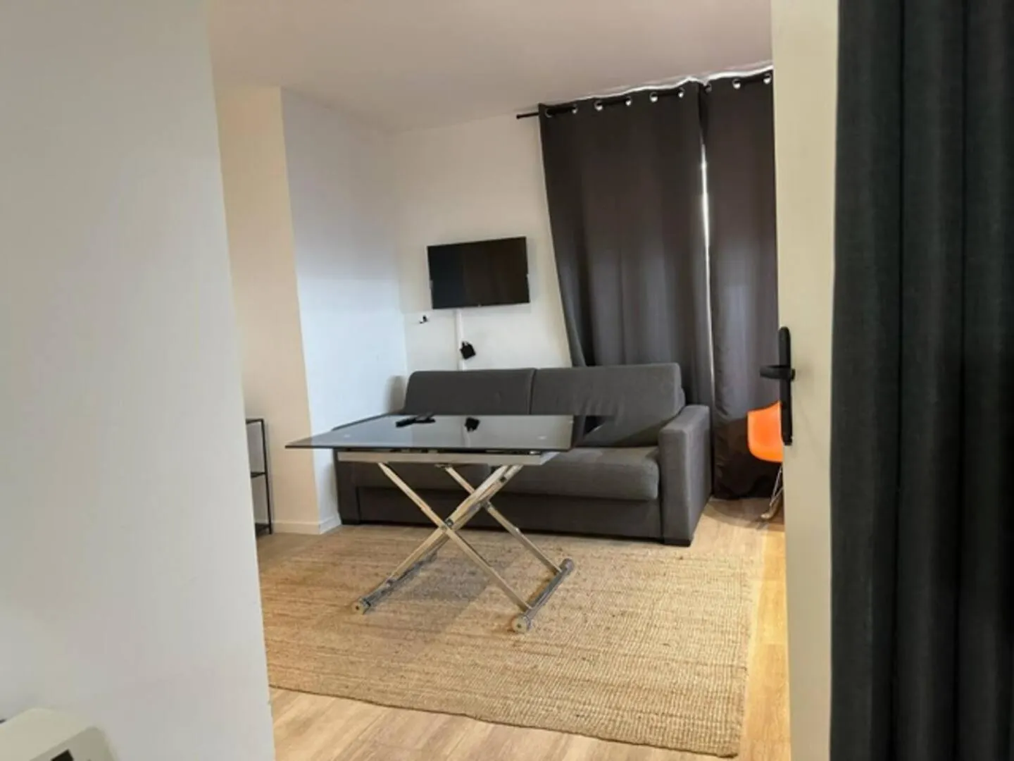 Studio Steps From The Palace, Beach, City Center Cannes Apartment